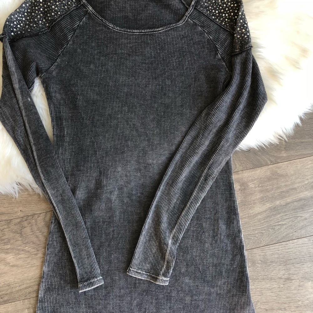 ‼️Gorgeous Gray Top W/Bling & Rhinestones